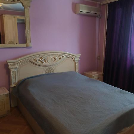 Затишні Апартаменти В Центрі Ривне Екстериор снимка
